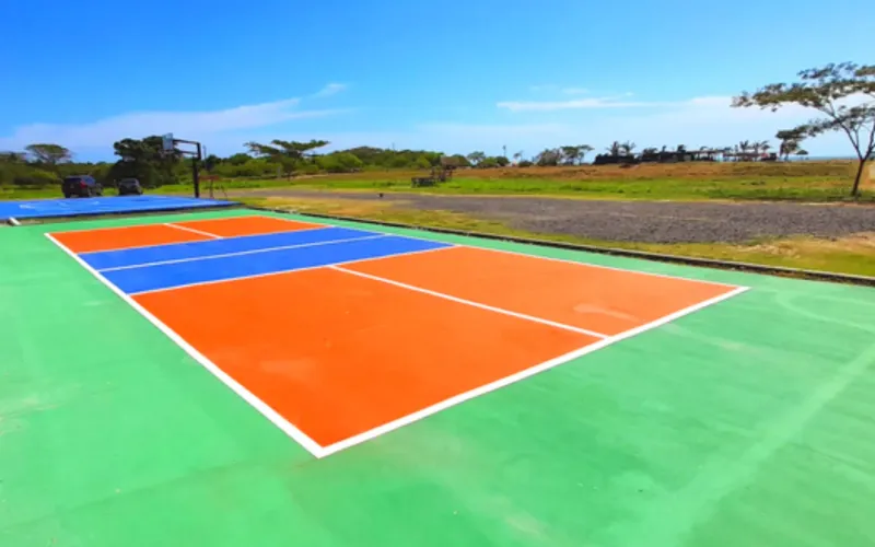Cancha recreativa en Playa Caracol
